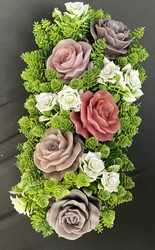 🕊️ Memorial Graveside Arrangements 🕊️: 🌸 Antique Rose - Footprint Arrangement - SJ-FP-05🌸